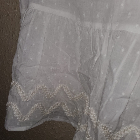 Women's Cute Old Navy Sleeveless Peplum Boho Top - Ivory Dot & Crochet Detail - Picture 4 of 9